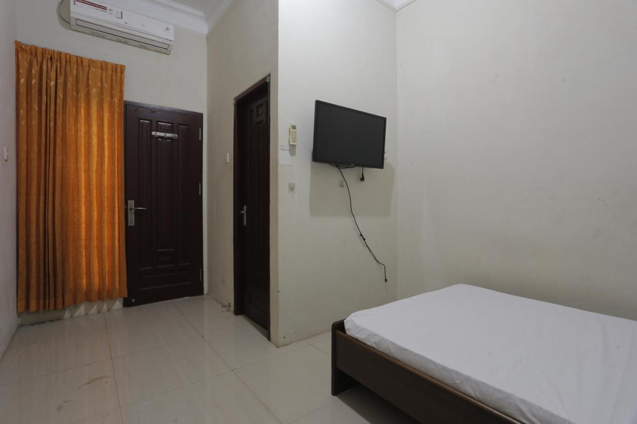 Oyo 93119 Guest House Leo Patra Muara Badak 외부 사진