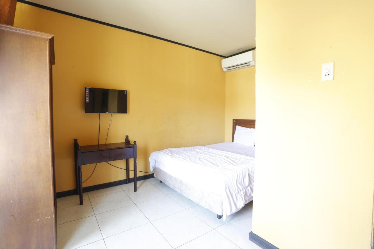 Oyo 93119 Guest House Leo Patra Muara Badak 외부 사진