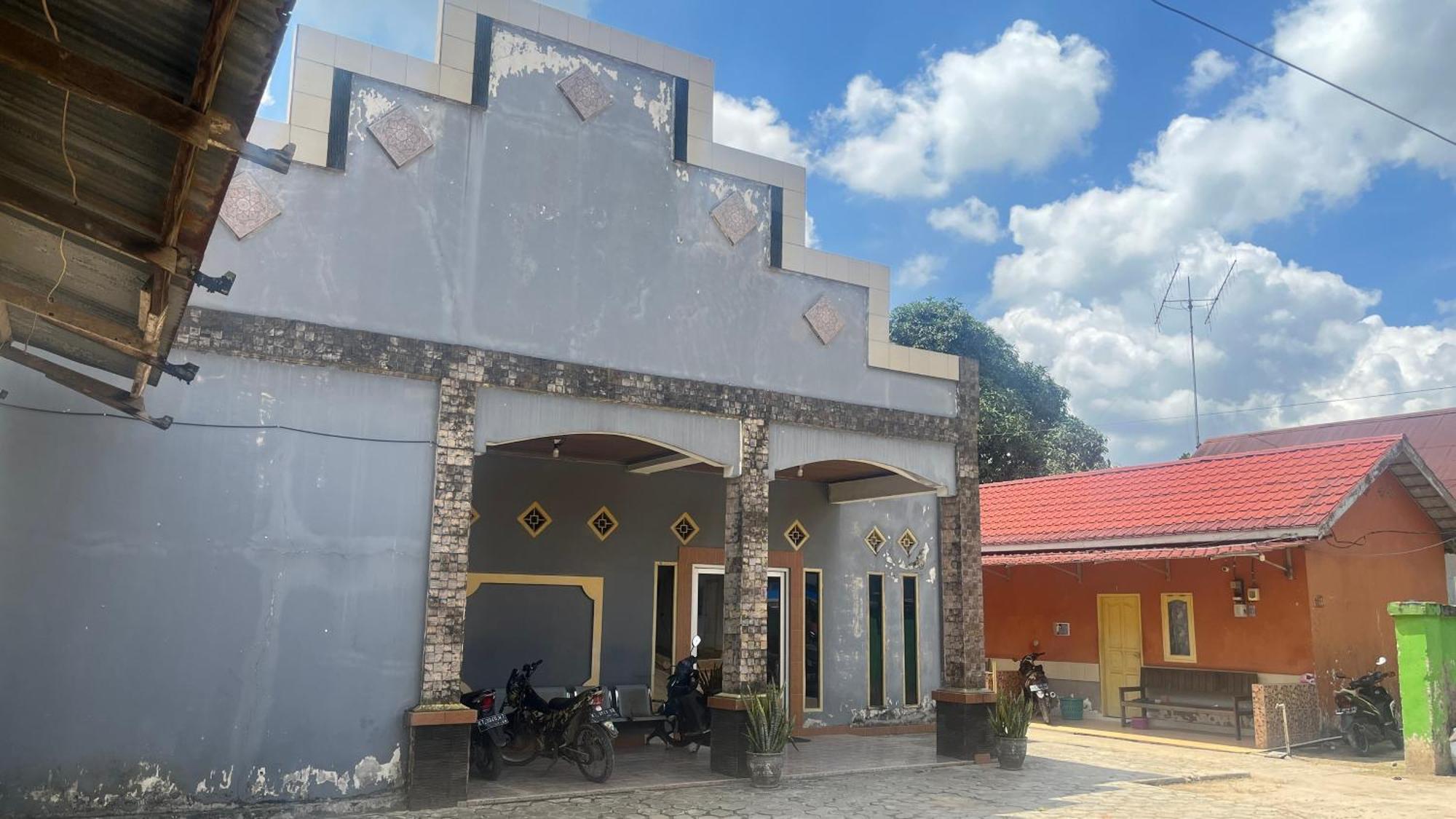 Oyo 93119 Guest House Leo Patra Muara Badak 외부 사진