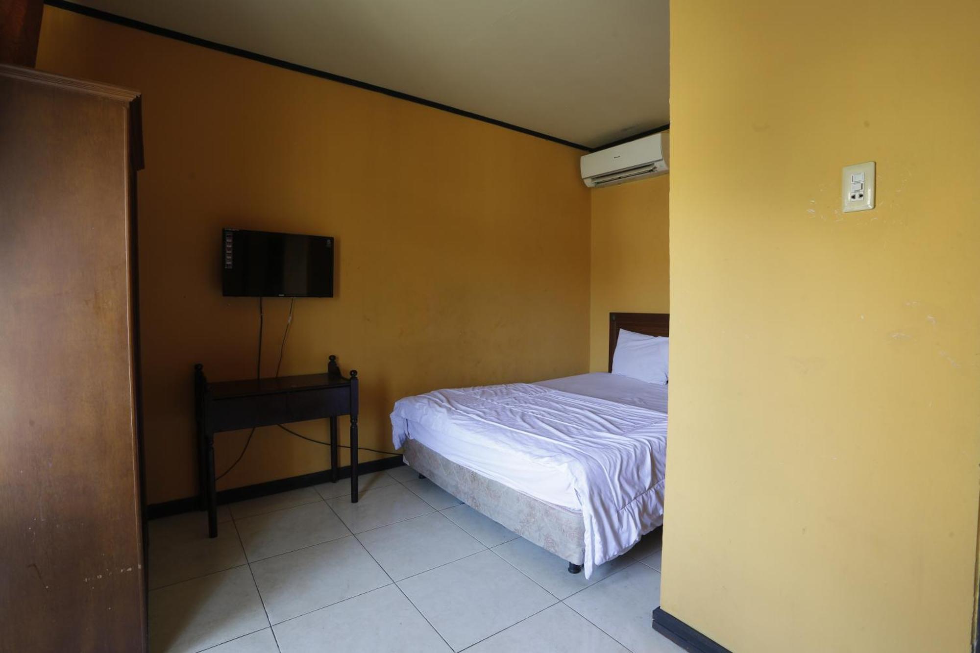 Oyo 93119 Guest House Leo Patra Muara Badak 외부 사진